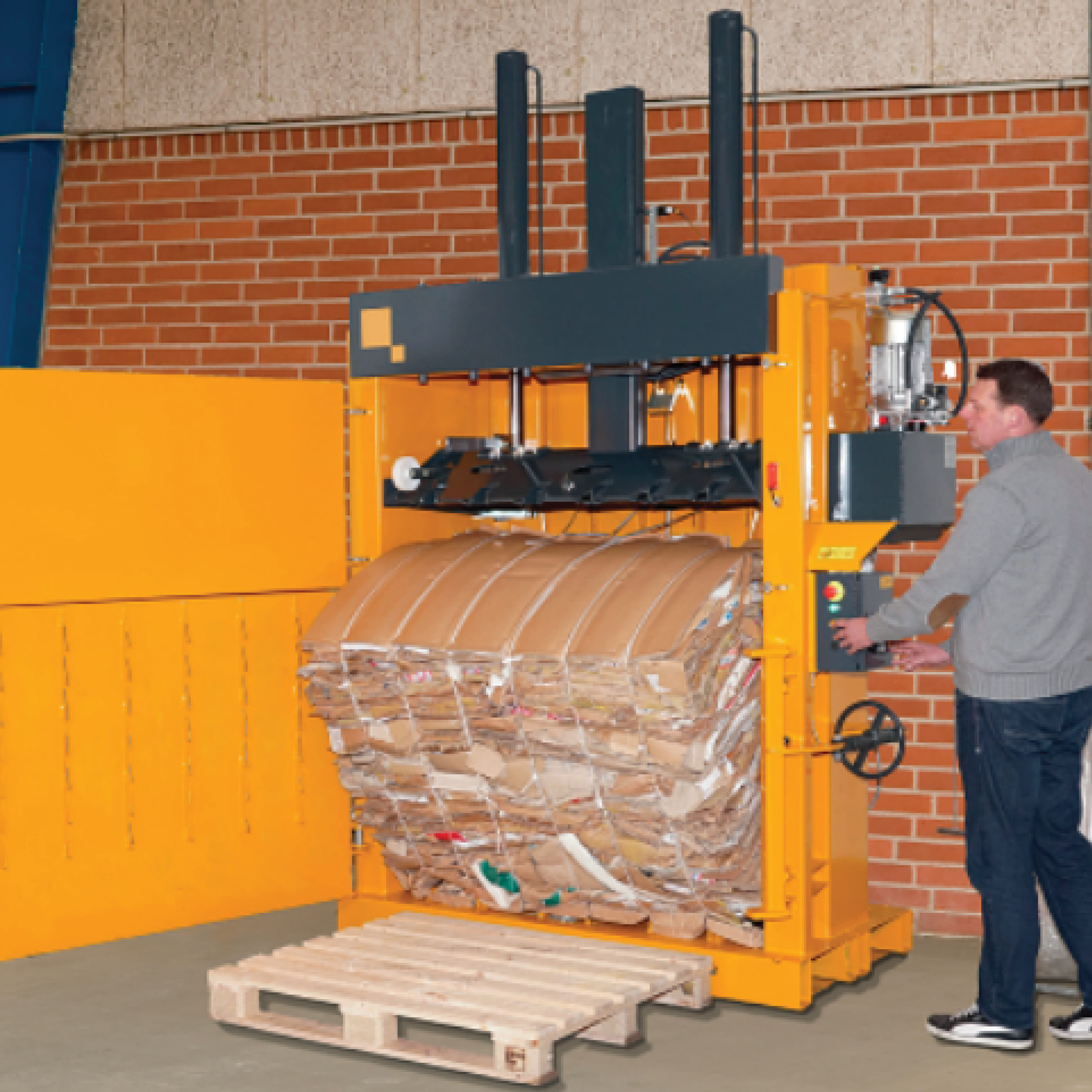 Manual cardboard baler